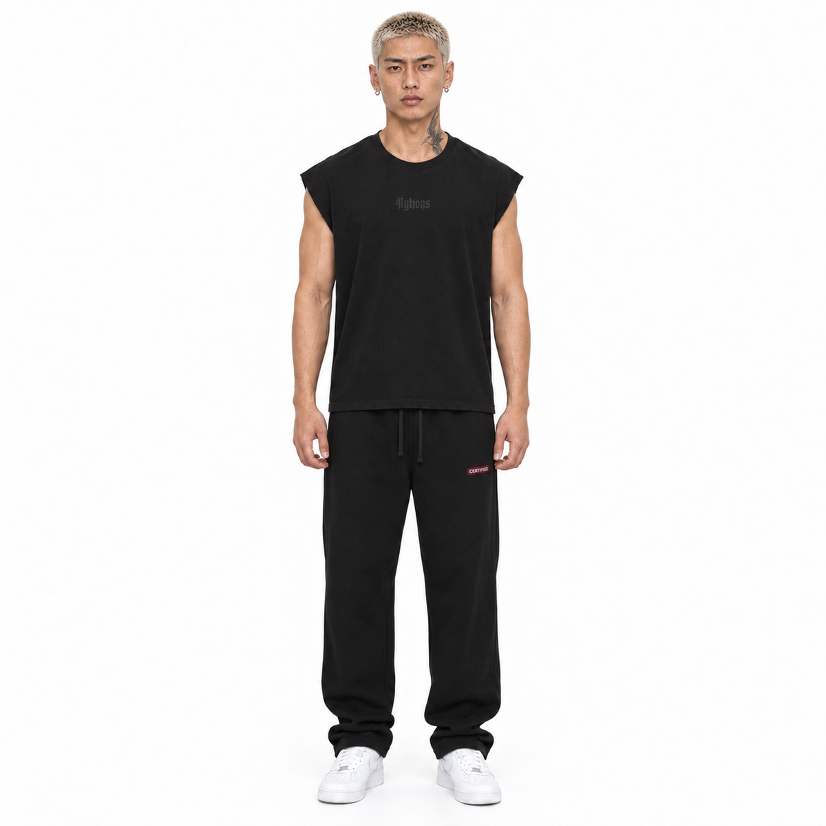 0-YIJ-AYKONS [380] EYE ABOVE in Black | Model straight front | Full body | Shot 2