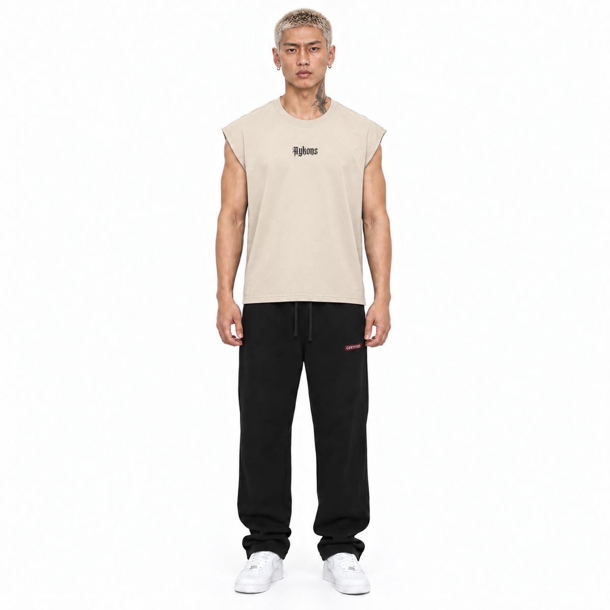 0-YII-AYKONS [380] EYE ABOVE in Light Beige | Model straight front | Full body | Shot 4